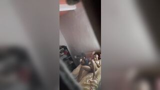 दीदीला बॉयफ्रेंडसोबत व्हिडिओ कॉलवर हस्तमैथुन करतांना पाहिले