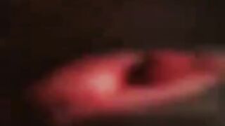 मित्राच्या आईचा नग्न व्हिडिओ पुच्ची खोलून दाखवतांना