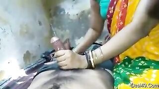 UP wali bhabhi sucking husband's lund